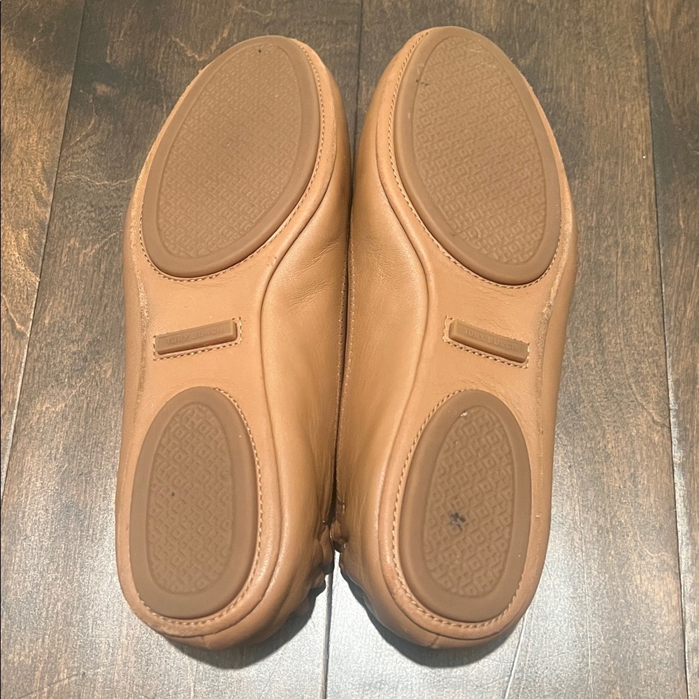 Tory Burch Claire Brown Leather Ballet Flats with Gold Emblem - Picture 4 of 6